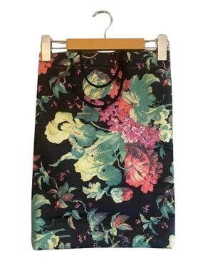 4/$20➡️  Floral Black Water-Resistant Tote Bag – 12"x20"x3" Like New